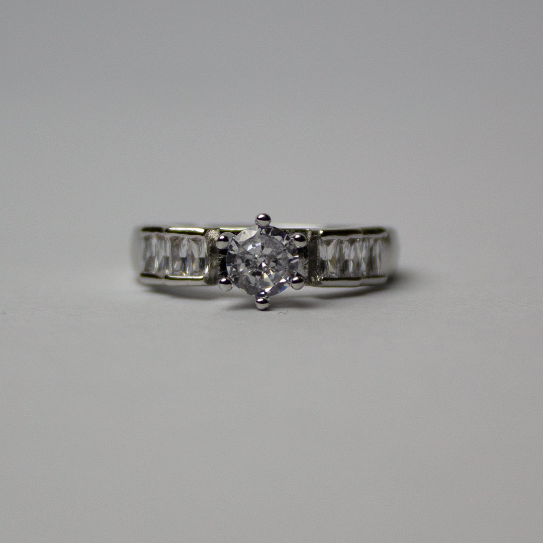 solitaire zircon ring