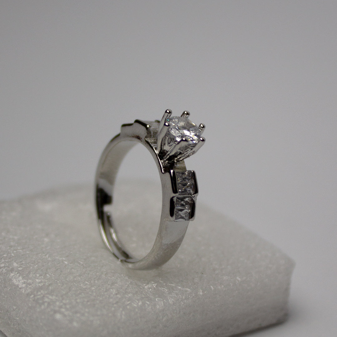 solitaire zircon ring