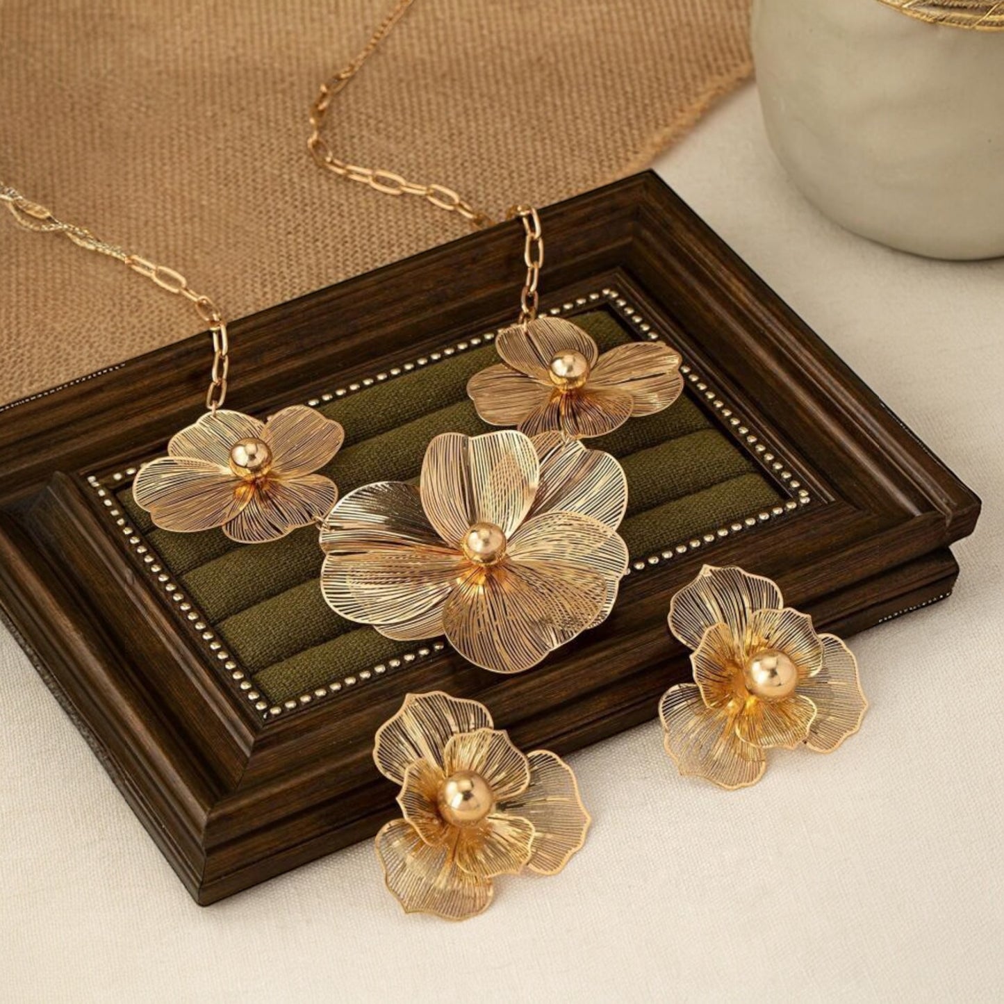 Metal flower jewellary set
