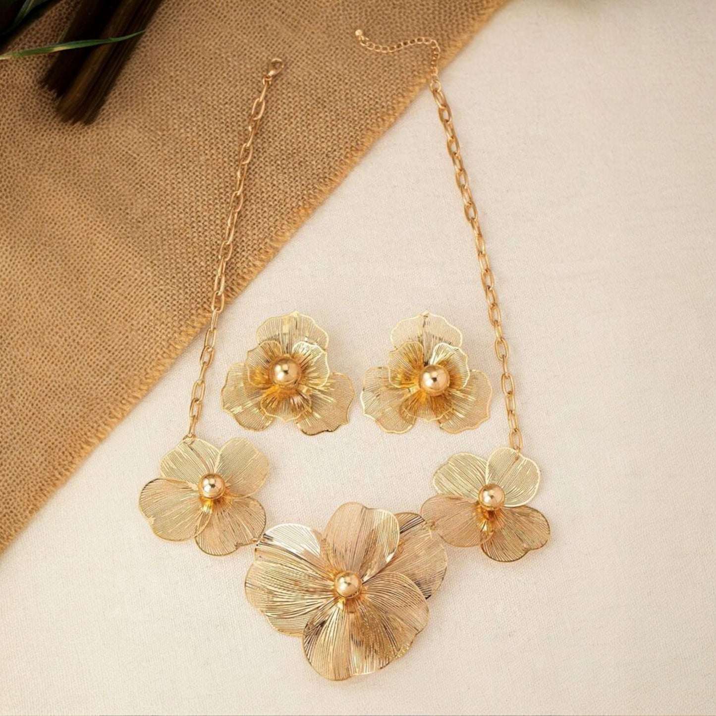 Metal flower jewellary set