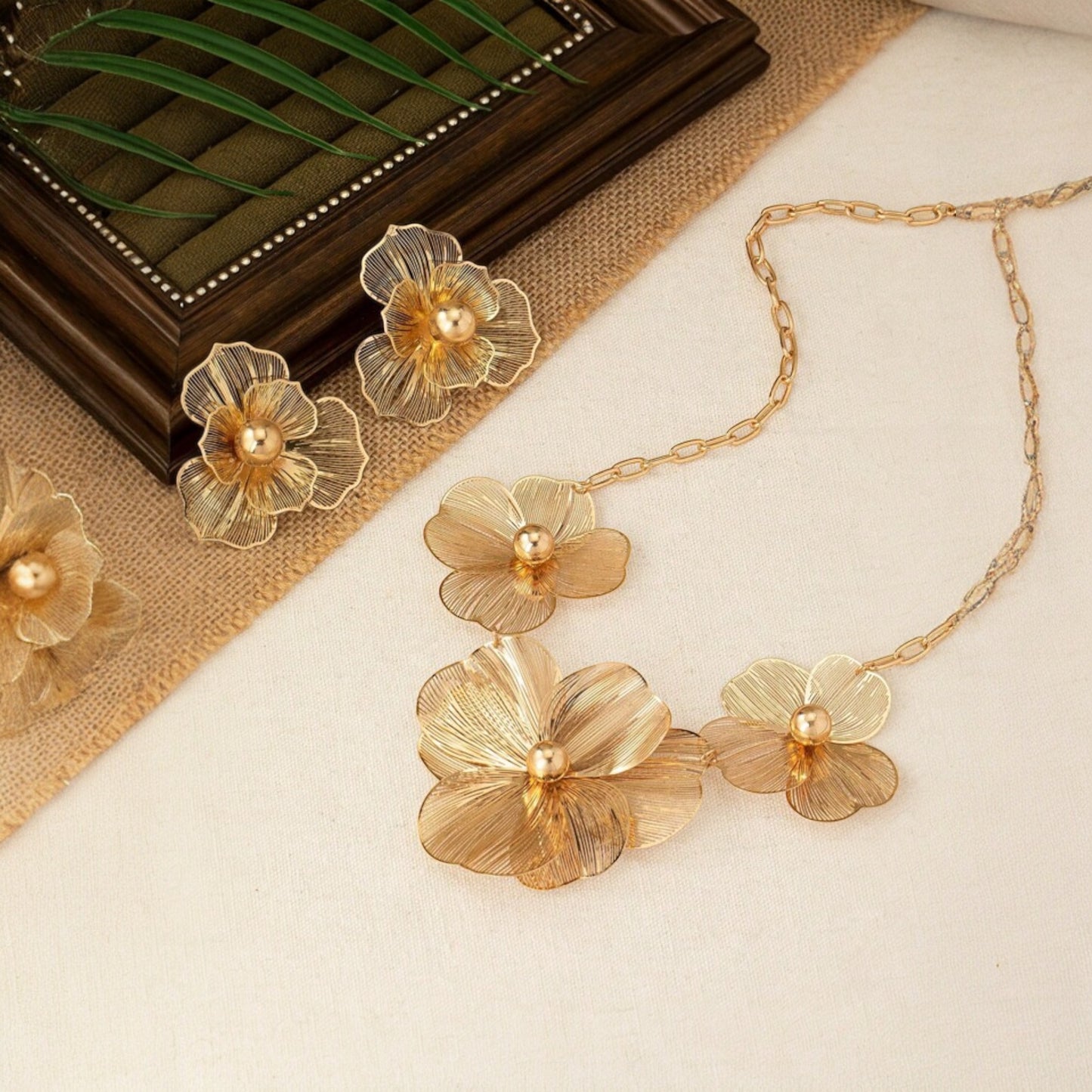 Metal flower jewellary set