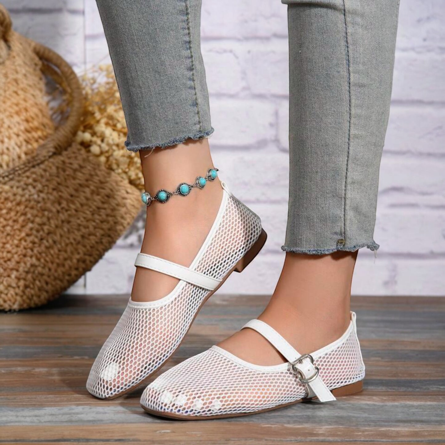Trendy mesh pumps