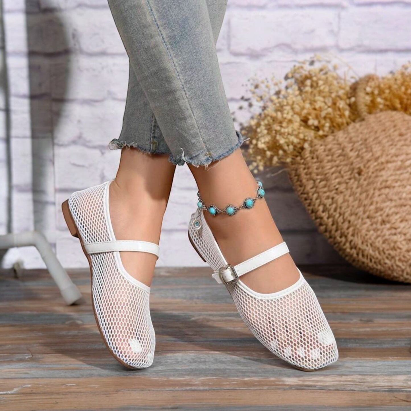Trendy mesh pumps