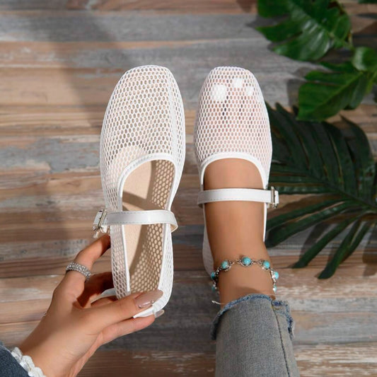 Trendy mesh pumps