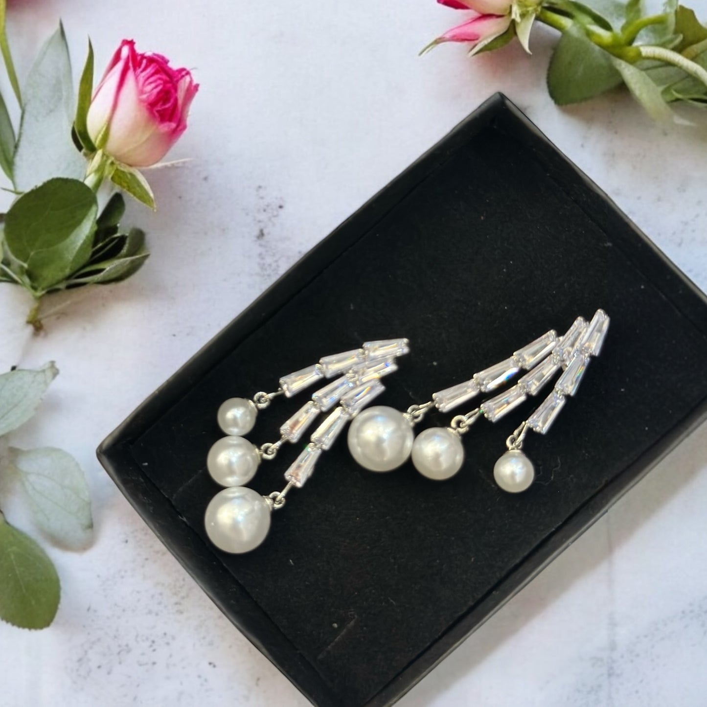 Zircon pearl hangings earrings