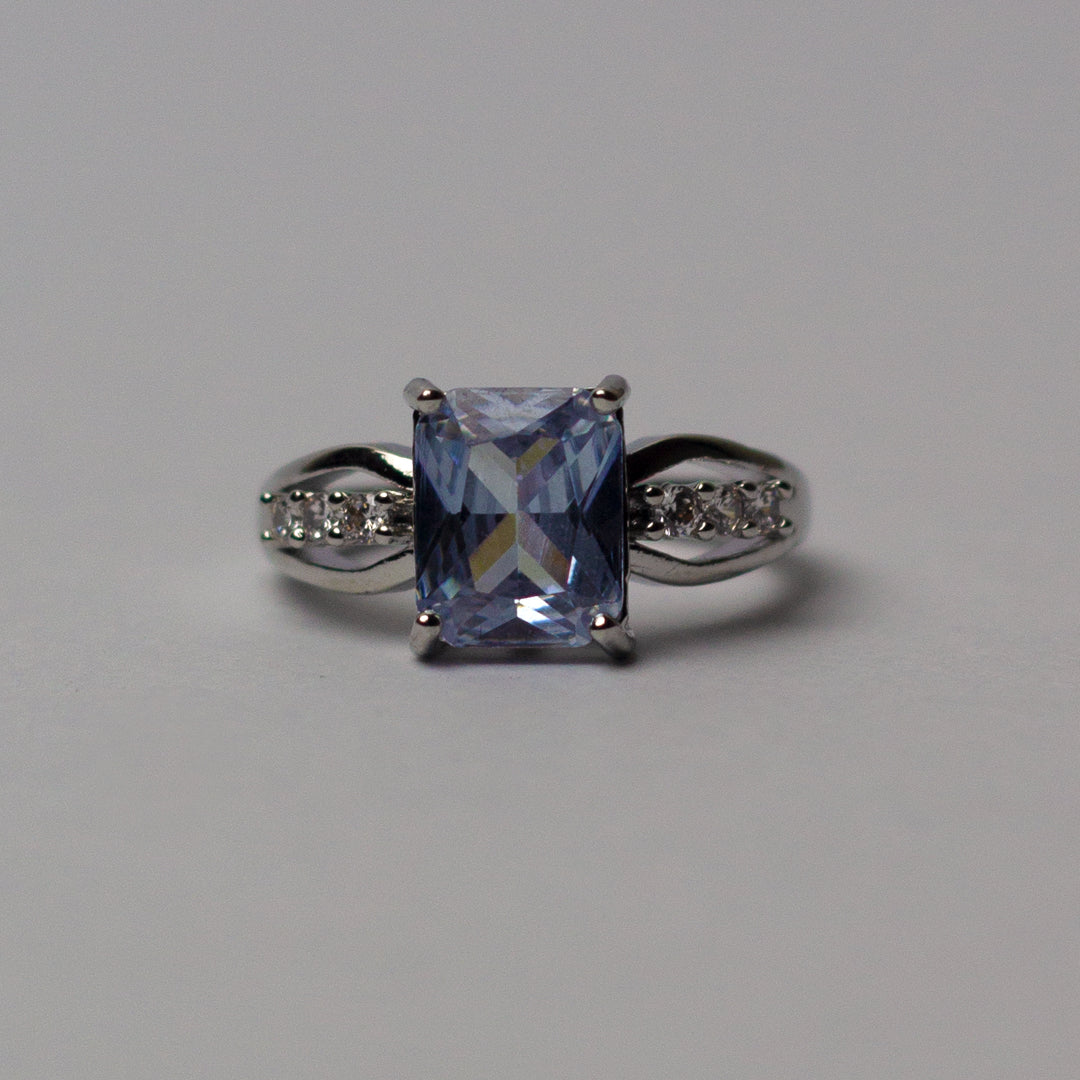 Ice single stone with detailed swarovski ring