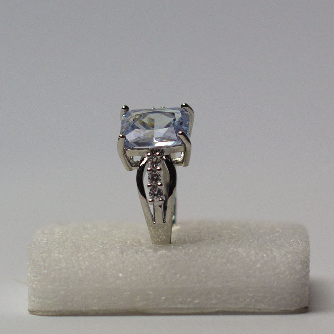Ice single stone with detailed swarovski ring