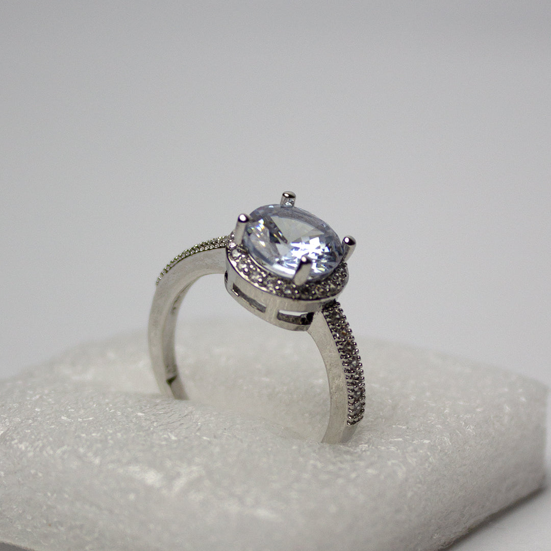 Halo round zircon ring
