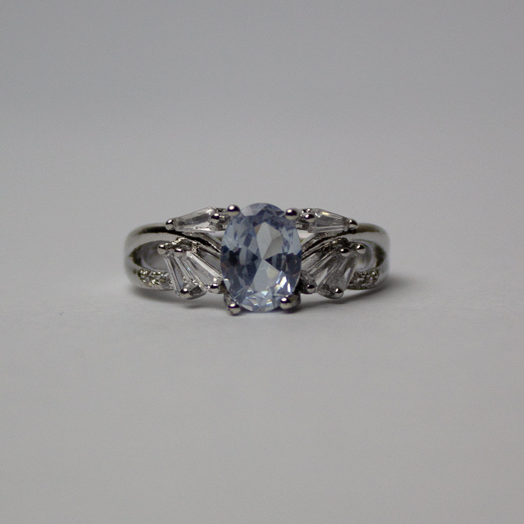 Oval zircon gem ring