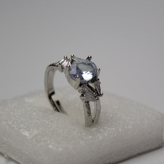 Oval zircon gem ring